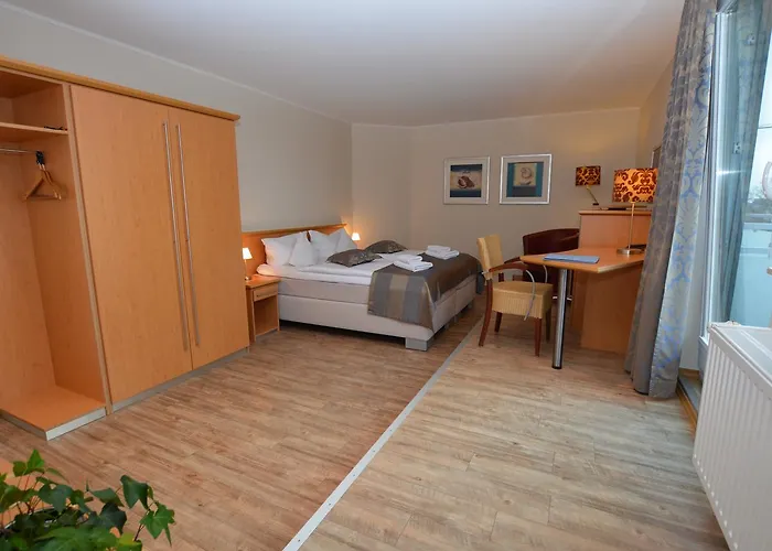 Hotel Insel Buesum 3*